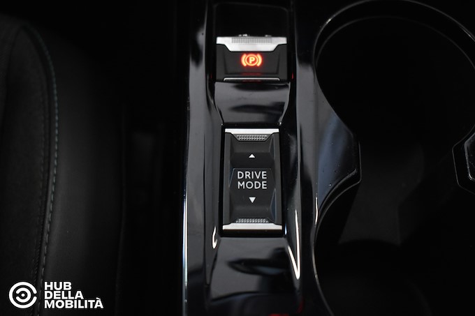 PEUGEOT 2008 BlueHDi 130 S&S EAT8 Allure